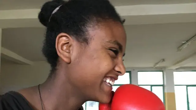 ጓል ኣንስተይቲ ተጓሳጢት