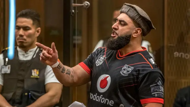 အဟက် နာဘီက သူ့ အမျက်တွေကို ဖုံးမထားခဲ့ပါဘူး