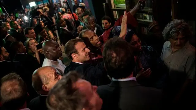 Emmanuel macron na arụsị Fela na Legos