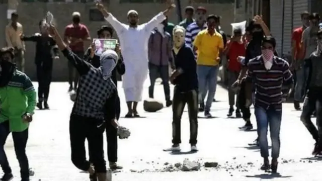 કાશ્મીરમાંપથ્થરમારો