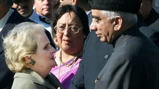 మెడలీన్ ఆల్‌బ్రైట్‌తో జస్వంత్ సింగ్