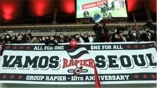 ఫుట్ బాల్ స్టేడియంలో ప్రేక్షకులకి బదులుగా సెక్స్ డాల్స్ ని పెట్టిన నిర్వాహకులు