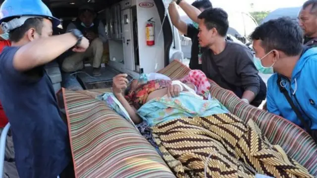 الشهر الماضي قتل 100 شخص على الأقل في زلزال شديد بلغت قوته 6.9 درجة ضرب جزيرة لومبوك الإندونيسية (أرشيف)
