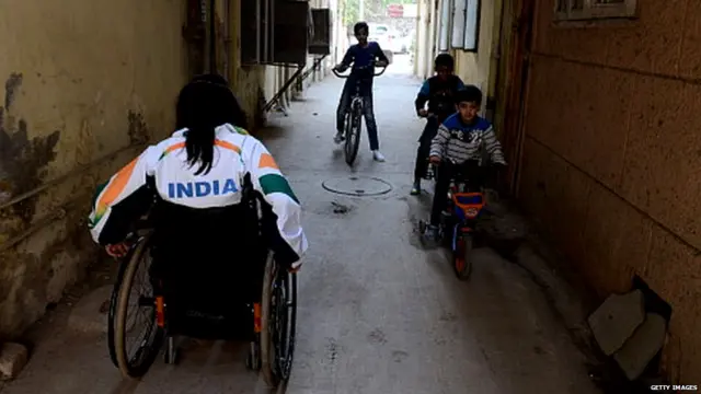 ਦੀਪਾ ਮਲਿਕ , ਅਪੰਗ ਖਿਡਾਰੀ