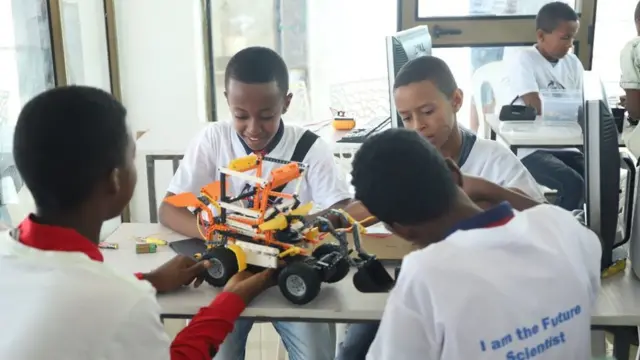 Ijoolleen yeroo ogummaa kalaqaa gabbifataa jiranitti