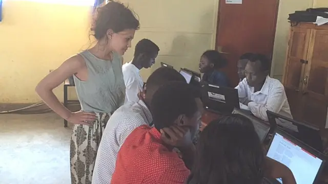 Abanyeshuri bigira mu nkambi ya Kiziba babaye aba mbere babikorewe ku isi