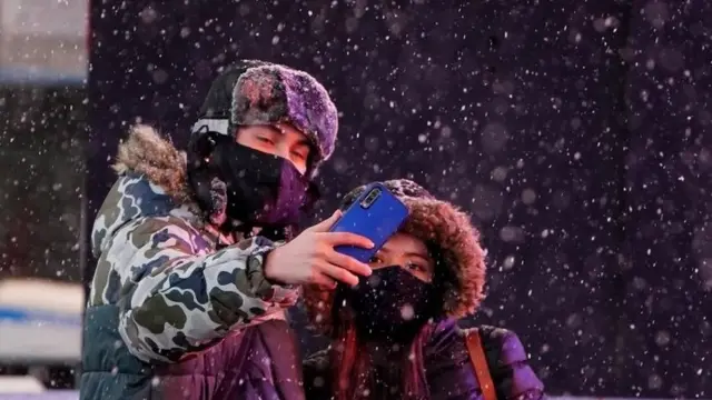 تناول لقاح كورونا توقف في بعض الولايات.