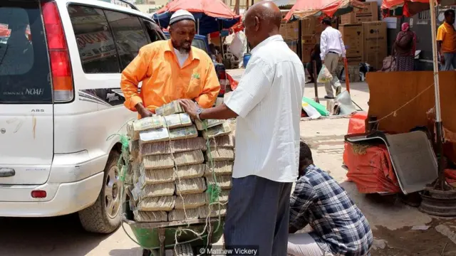 Di Somaliland, mata uang lokal semakin tidak populer - orang beralih ke pembayaran digital dengan mata uang dolar.