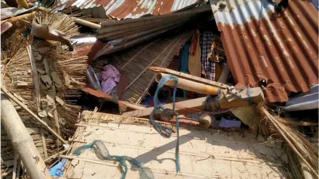 तोड़े गए घर