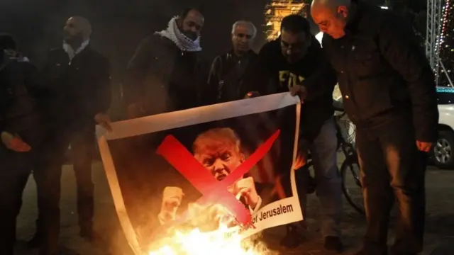 عرب مشرانو ټرمپ ته خبرداری ور کړی چې په دې کار سره به د نړۍ په لر او بر کې مسلمانان وپاروي