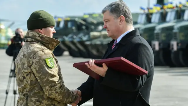 Порошенко і військовий