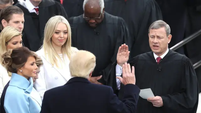 Juez John Roberts en la jura del presidente Trump.