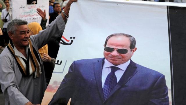 معصوم مرزوق طرح مبادرة تقضي بالاستفتاء على استمرار النظام الحالي في مصر