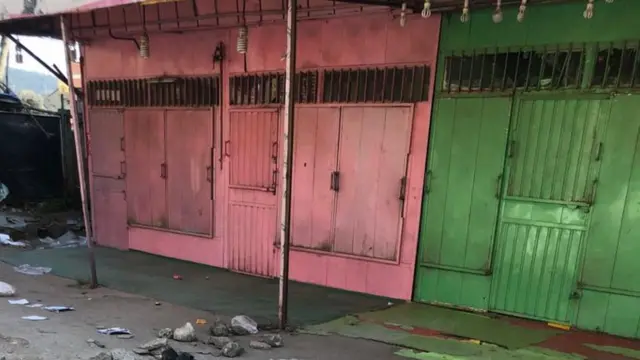 ኣብቲ ከባቢ ዝርከቡ ዝተዓጸው ድኳናት