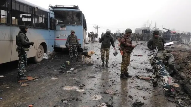 পুলওয়ামাতে সবশেষ আক্রমণে ৪০ জন আধাসামরিক সেনা নিহত হন