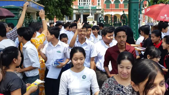 ၂၀၁၉ တုန်းက တက္ကသိုလ်ဝင်တန်းဖြေဆိုခဲ့ကြတဲ့ ကျောင်းသား ကျောင်းသူများ