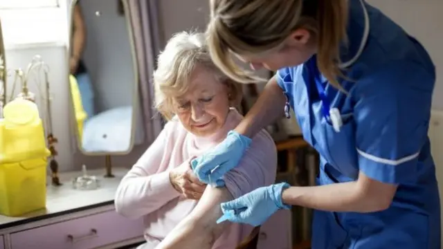 ဘယ်သူတွေမှာ ကိုရိုနာဗိုင်းရပ်စ်ကြောင့် ထိခိုက်နိုင်ခြေ အများဆုံး ဖြစ်မလဲ၊ ဘယ်သူတွေကို စပြီး ဦးစားပေးရမလဲ ဆိုတာ စဉ်းစားထားဖို့လို