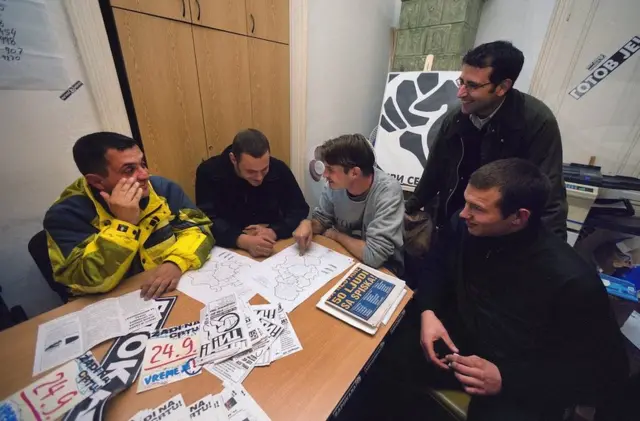 Davorin na sastanku sa aktivistima Otpora, 2000. godina