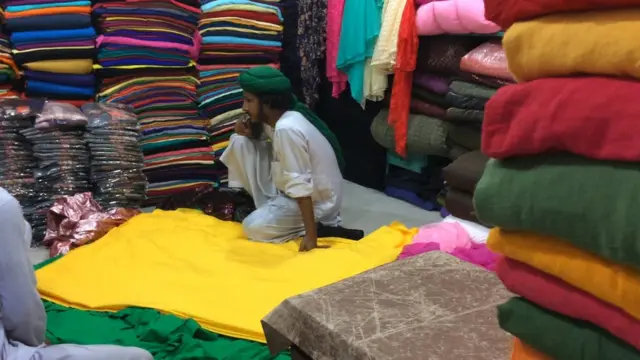 সৈয়দপুরে উর্দুভাষীরা অনেকেই কাপড়ের ব্যবসা করেন