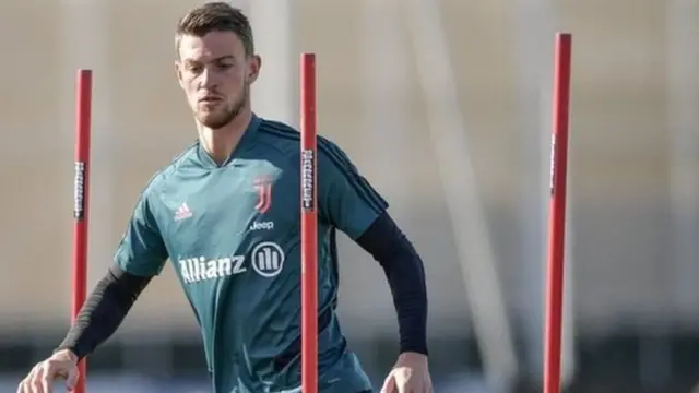 Klabu ya Juventus imetangaza kwamba beki wa kati wa Italia Daniele Rugani amekutwa na virusi vya corona, na sasa amejiweka katika karantini