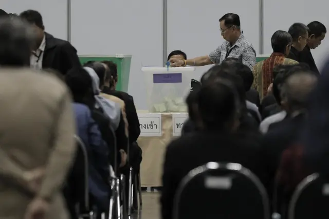 ส ว เลือกกันเอง