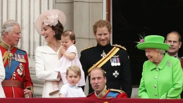 Growing family for di Queen 90th birthday