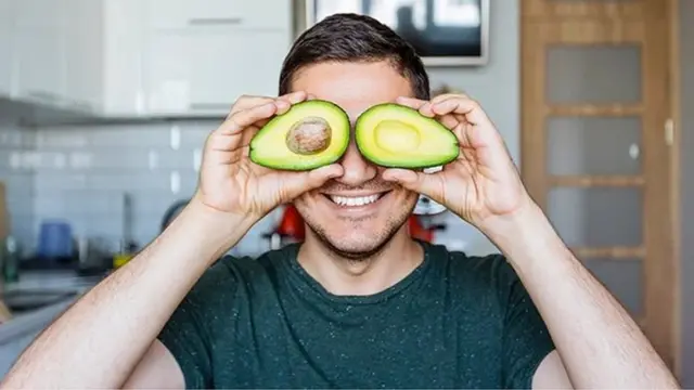 Si vous souffrez d'hypertension artérielle, essayez de manger chaque jour sept à neuf portions de fruits et légumes variés.