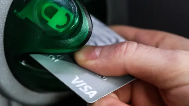 ஏ.டி.எம்மில் நூதன கொள்ளை - ஸ்கிம்மிங் கருவியை கண்டுபிடிப்பது எப்படி?