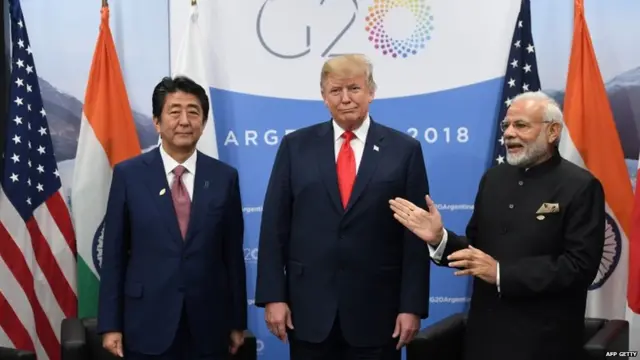जापान के प्रधानमंत्री शिंज़ो आबे, अमरीकी राष्ट्रपति ट्रंप और भारतीय प्रधानमंत्री नरेंद्र मोदी
