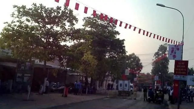 Rào chắn hai đầu đường vào TAND An Phú