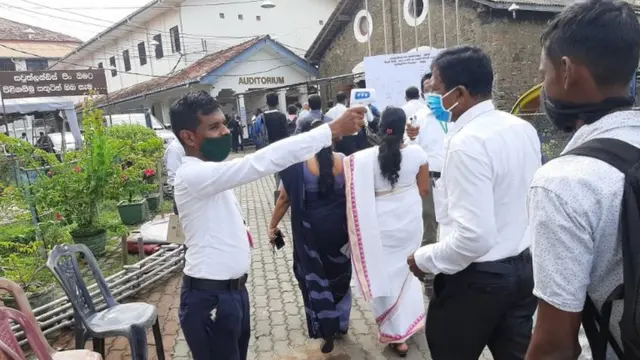 වසංගතයක් සමයේ පැවැත්වෙන මැතිවරණයට සූදානම් වෙමින්