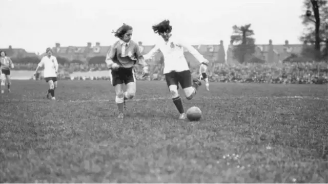 Archives - Un match de l'équipe féminine de Dick Kerr