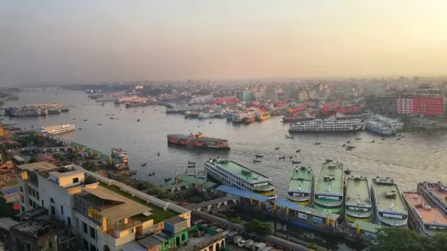 बांग्लादेशी राजधानी ढाका की शाम