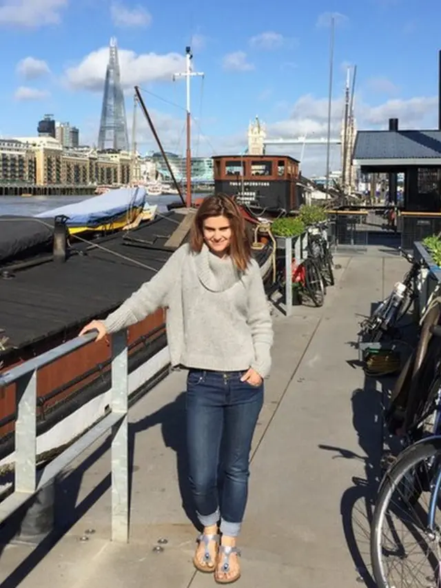 Jo Cox frente a un bote