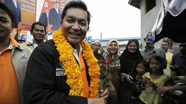 พล.อ.สนธิช่วยลูกพรรคมาตุภูมิหาเสียง