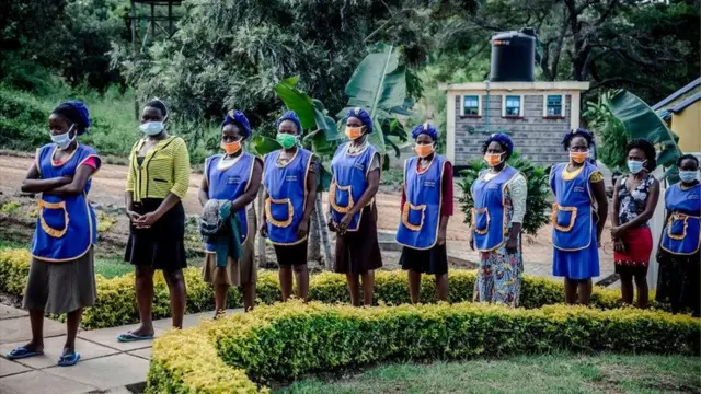 Femmes masquées au Kenya