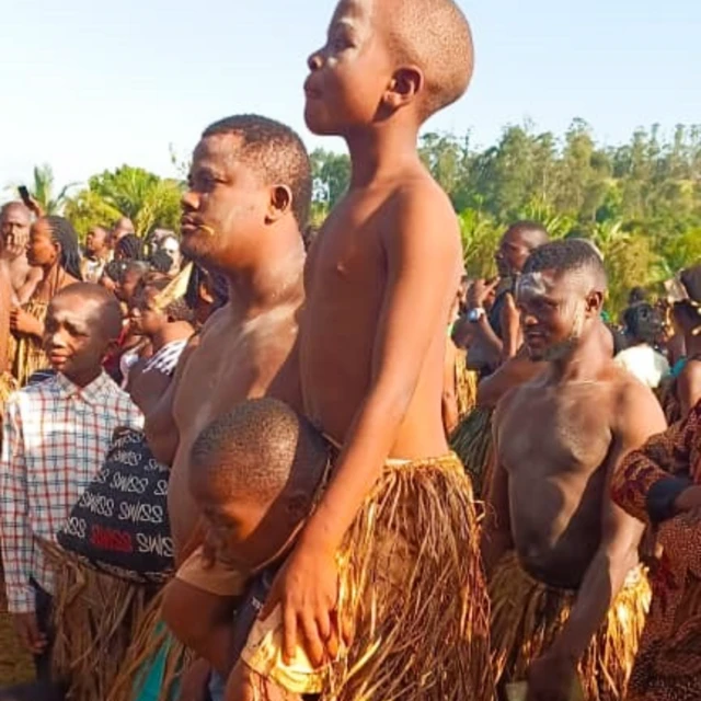 Mkusanyiko wa watu katika kasri la mfalme