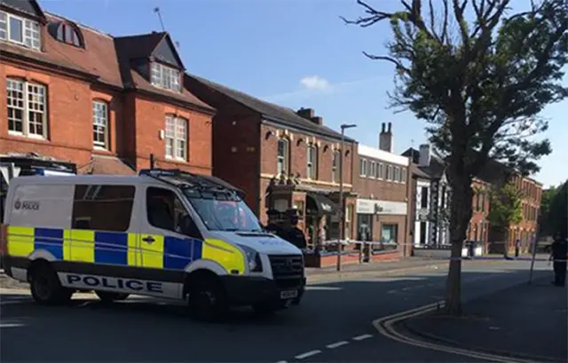 Полиция проводит обыски по адресам в Манчестере