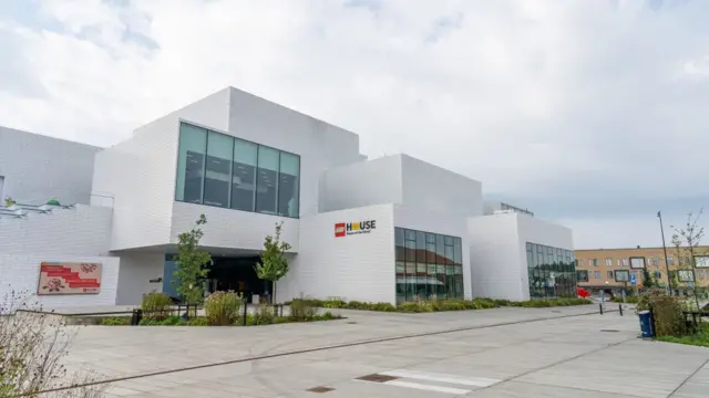 ডেনমার্কের বিলুন্ড শহের লেগো হাউজ।