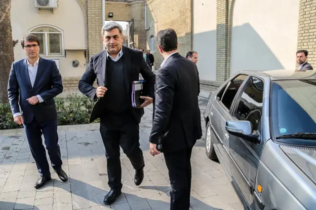 پیروز حناچی شهردار تهران از خسارات میلیاردی به وسایل عمومی در جریان اعتراضها و شکایت از معترضان سخن گفته بود