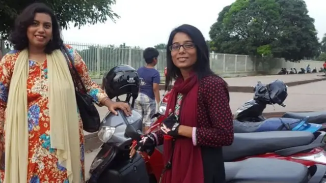 Jinsiy sohil Braziliya Ular uni barcha teshiklarga yopishtirishdi