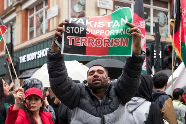 लंदन में प्रदर्शन