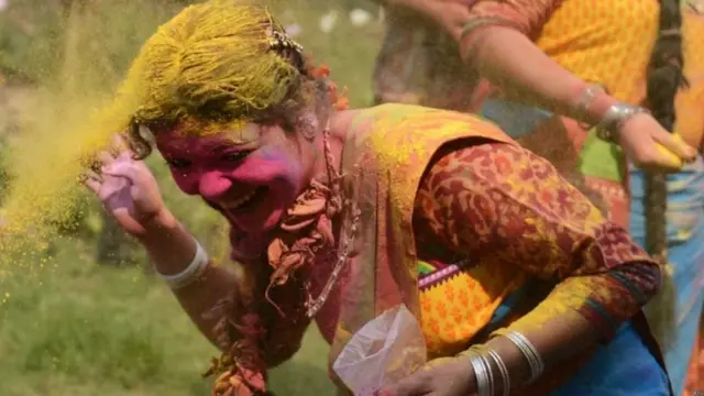 "හෝලි සමයේදී හිංසා කිරීම සම්බන්ධයෙන් දීර්ඝ ඉතිහාසයක් පවතිනවා"