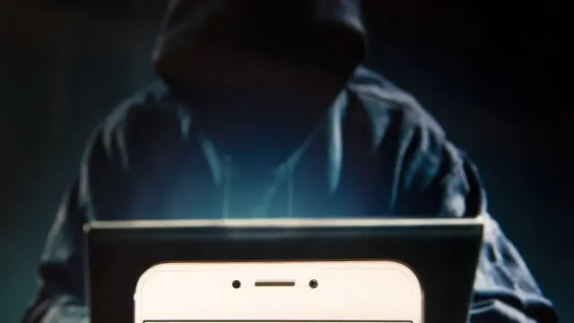 Vyibaza ko abagizi ba nabi bashigikiwe n'imwe mu maleta yo kw'isi boba ari bo babiri inyuma