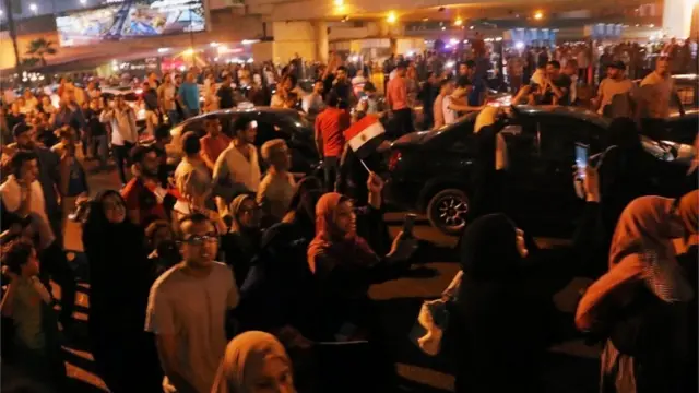 Boqollaal reer Masar ah ayaa soo buux dhaafiyay fagaaraha Tahrir ee Cairo