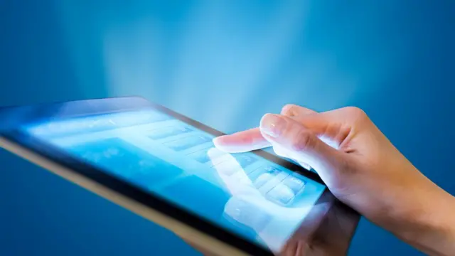 Синий свет электронного экрана