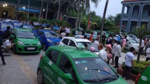 Xe taxi bị chặn