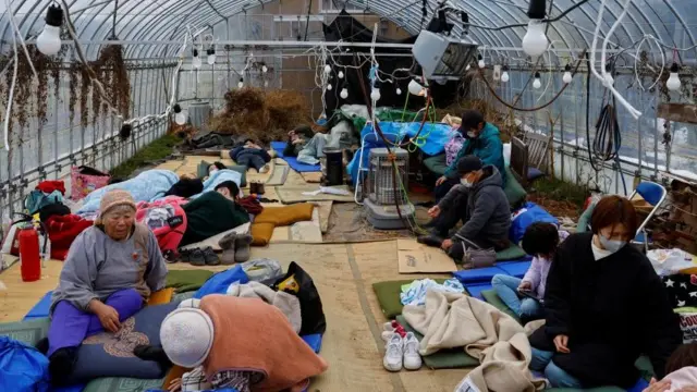 グリーンハウスを避難所にした人たち（2日、輪島市）