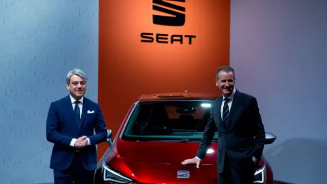 لوکا دی مئو (چپ) پیش از پیوستن به رنو مدیر کارخانه سئات بود