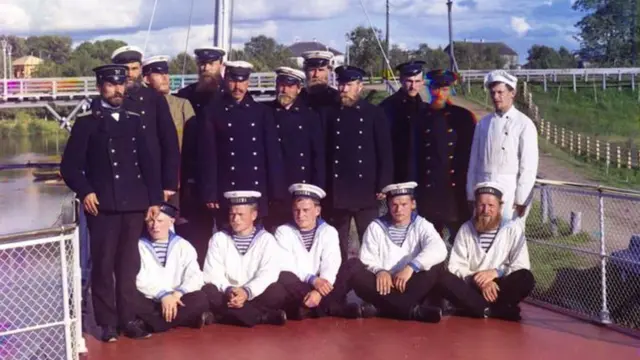 जगाला माहित नसलेल्या एक वेगळ्या दुनियेची झलक या छायाचित्रातून होते. प्रोकुदिन-गोर्स्की यांनी व्होल्गा नदीनरच्या शेक्सना नावाच्या जहाजात कर्मचारी होते.